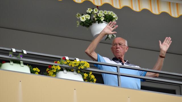 Zur Volksmusik wurde viel geklatscht - vom Balkon aus. | Foto: Robert Krenn