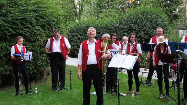 Das abgespeckte Sommerfest endete mit langersehnter Livemusik. | Foto: Robert Krenn