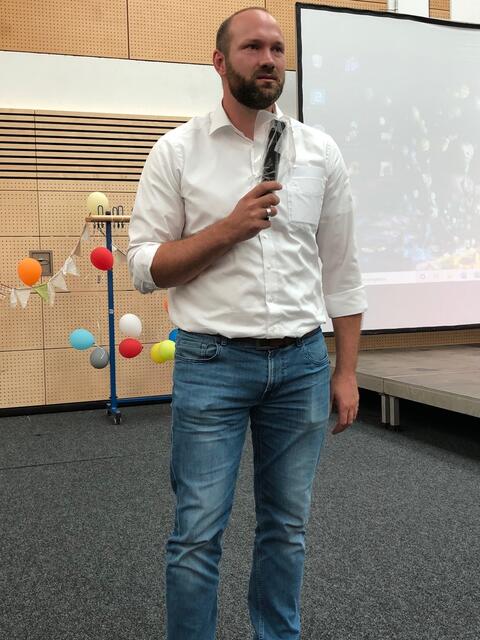 "Genießt das, was vor euch liegt und freut euch des Lebens" - so Andreas Remmele vom Elternbeirat der Mittelschule Meitingen.