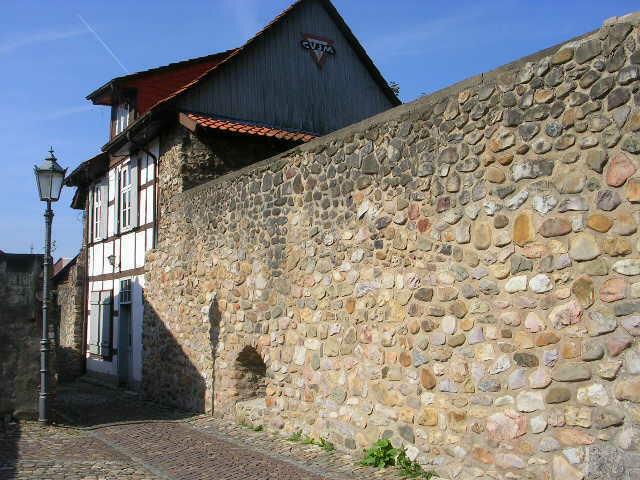 Das Gebäude des CVJM, in die Stadtmauer integriert.