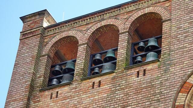 Das Glockenspiel der Kirche St. Peter und Paul