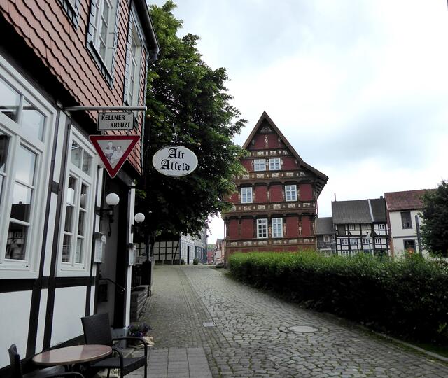 Links und rechts von der Eingangstür