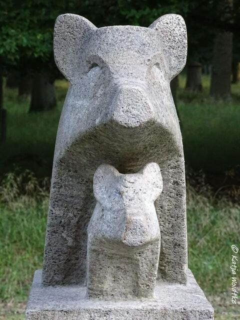 Skulptur am Wildschweingehege im Tiergarten Hannover (Foto: Katja Woidtke)
