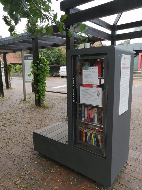 Bücherschrank Godshorn am Le-Trait-Platz