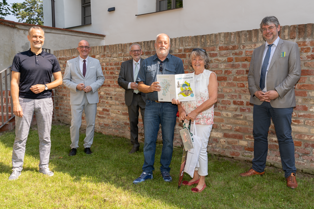 Bereits 20.000 Besucher bei der Landesausstellung 2020 in Friedberg und Aichach - Im Bild v.l.: Friedbergs Erster Bürgermeister Roland Eichmann, Aichach-Friedbergs Landrat Dr. Klaus Metzger, Aichachs Erster Bürgermeister Klaus Habermann, Werner Stenke und Ehefrau Claudia, Projektleiter Dr. Peter Wolf