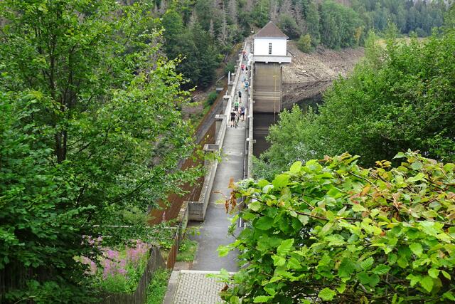 die Staumauer von der Niedersächsischen Seite gesehen