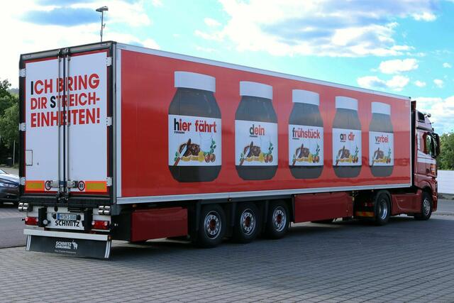 Auf dem Parkplatz: Nutella-Laster