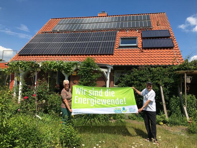Das Ehepaar Lemke trat mit der Solarinitiative www.solarlokal-kirchhorst.de als Veranstalter auf und war mit ihrem eigenen neuen Solarprojekt dabei.