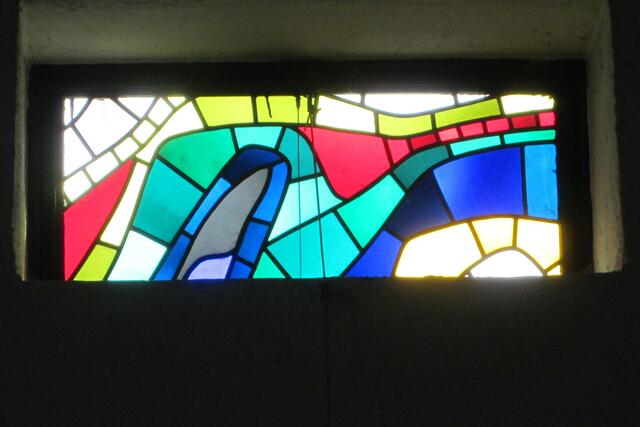Ein weiterer Lichtdurchlass mit Mosaikband.