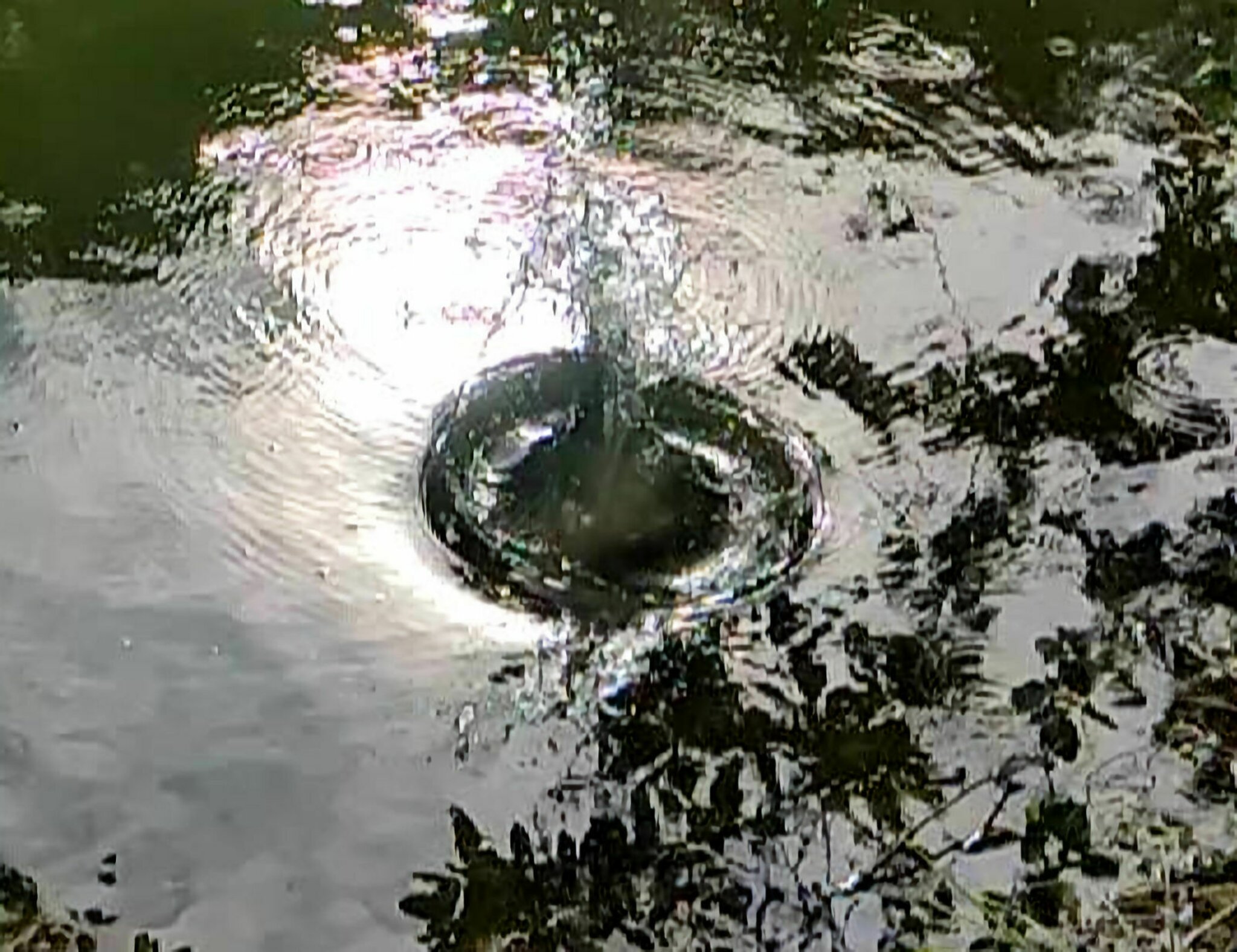 Achtung " Mini Meteorit " schlägt in Teich ein Nordhausen