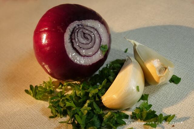 ..die rote Zwiebel mit Freund Knobi....