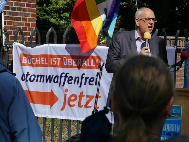 Andreas Bovenschulte, Bremens Bürgermeister und Präsident des Senats, warnte in deutlichen Worten vor einer steigenden Bedrohung durch Atomwaffen.