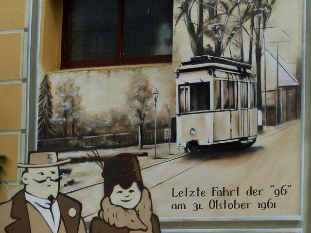 Diese Zeichnung an einer Hauswand in Schleusennähe erinnert an die letzte Fahrt der Straßenbahn No 96.