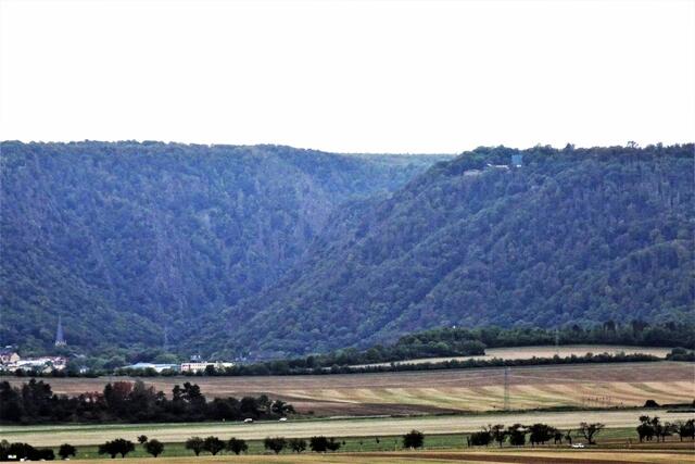 der Eingang zum Bodetal in Thale, rechts oben ist das Hotel Rosstrappe schwach erkennbar