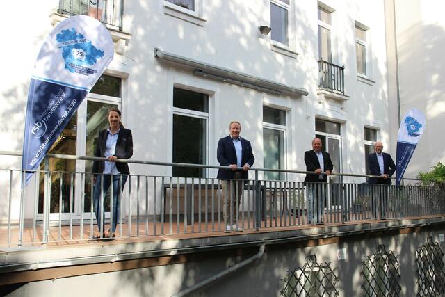 Heimspiel: Junge Union-Bundesvorsitzender Tilman Kuban (2. vl) tauscht sich aus mit dem RSB-Tandem für Sportpolitik aus Geschäftsführerin Anna-Janina Niebuhr (links) und Vorsitzender Ulf Meldau (Mitte) zusammen mit dem Vorstand (Öffentlichkeitsarbeit) Carsten Elges.