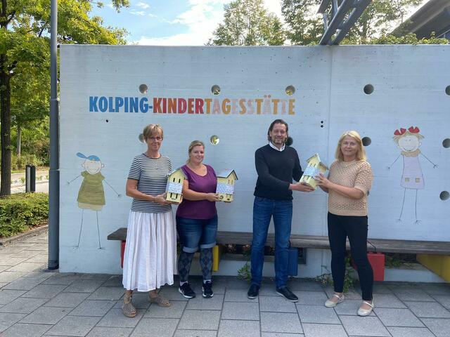 Vielen lieben Dank für die Schmetterlingshäuschen.