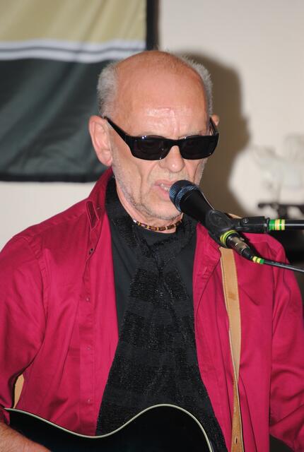 Günter „Günni“ Beiersdorfer - (Gitarre-Gesang)