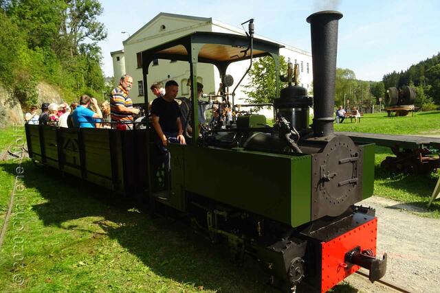 Fahrt mit der Feldbahn unter Dampf
