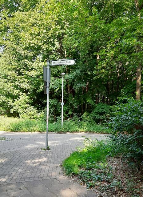 Gut, dass das Schild "Stöckener Bach" dasteht!