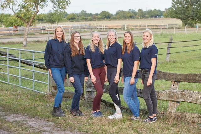 Das Trainerinnen-Team: v.l. Andrea Bree, Mona Theiner, Merle Fasch, Amelie Fasch, Marie Zander, Amelie Edler