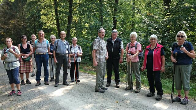 nachdem der Steinige Weg (über 1 km nur bergauf) bezwungen wurde, war die Zeit für ein Gruppenfoto gekommen