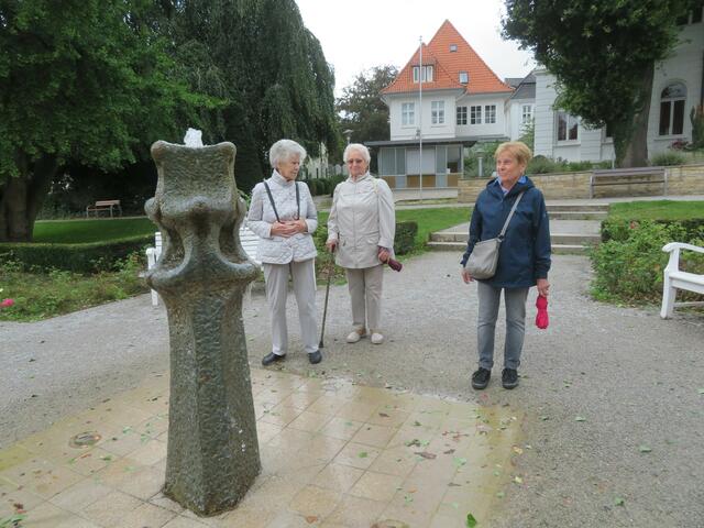 Plausch am Brunnen am Salzmark