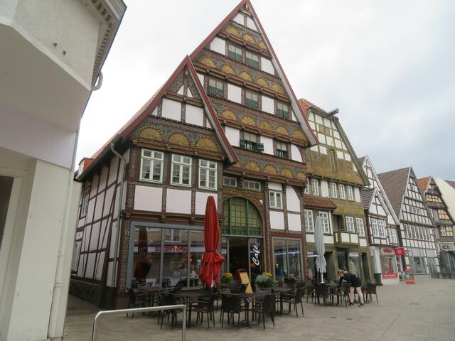 Fachwerkhaus auch daneben eins.