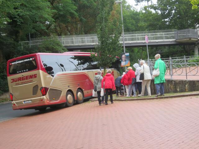 Der Jürgensbus wartet schon auf uns.