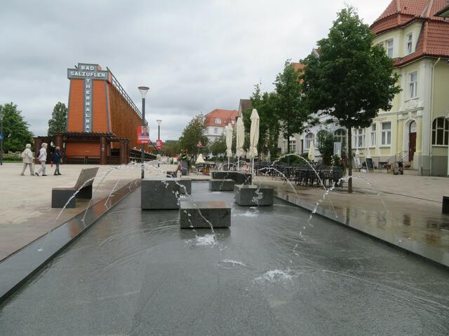 Schön durch die Springbrunnen.