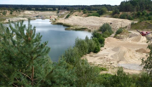 Brelinger Geopfad: Blick von der neuen Plattform ins Abbaugebiet