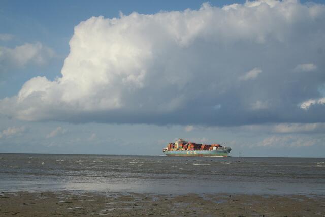 Die MOL Experience unter einer Nordseewolke auf dem Weg nach Hamburg.