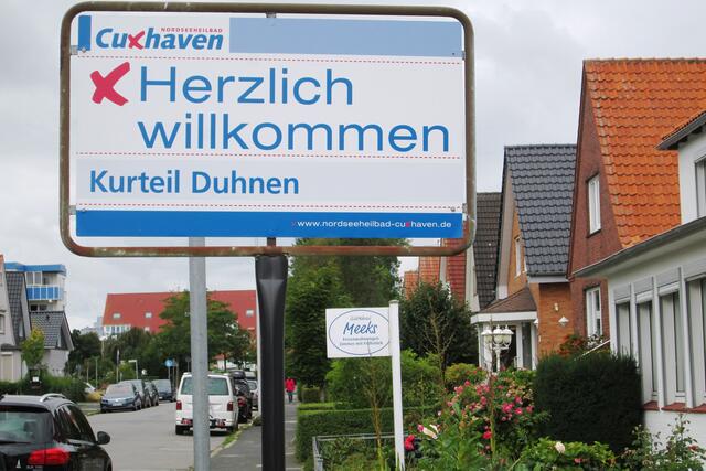 Blick von der Steinmarner Straße in Döse auf die Cuxhavener Straße in Duhnen.