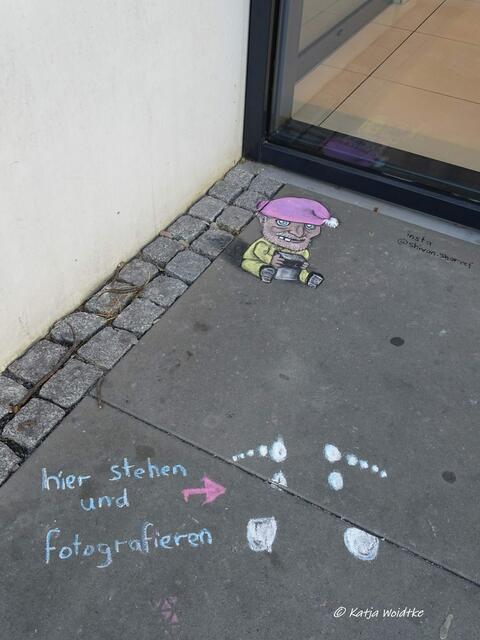 Vergängliche Kunst aus Kreide - herzlichen Dank an Shivan Shareef für dieses zauberhafte Kunstwerk! Entdeckt im Langenhagener Stadtzentrum. Den Künstler findet ihr auch auf Instagram. (Foto: Katja Woidtke)