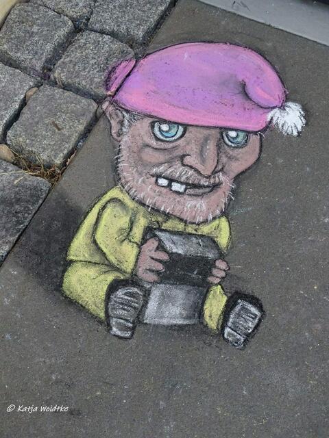 Vergängliche Kunst aus Kreide - herzlichen Dank an Shivan Shareef für dieses zauberhafte Kunstwerk! Entdeckt im Langenhagener Stadtzentrum. Den Künstler findet ihr auch auf Instagram. (Foto: Katja Woidtke)