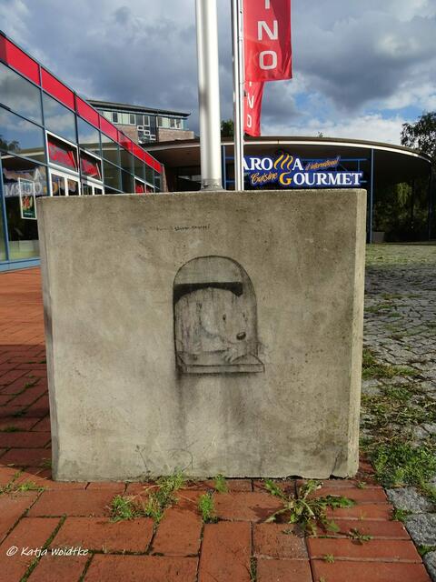 Vergängliche Kunst aus Kreide - herzlichen Dank an Shivan Shareef für dieses zauberhafte Kunstwerk! Entdeckt im Langenhagener Stadtzentrum. Den Künstler findet ihr auch auf Instagram. (Foto: Katja Woidtke)