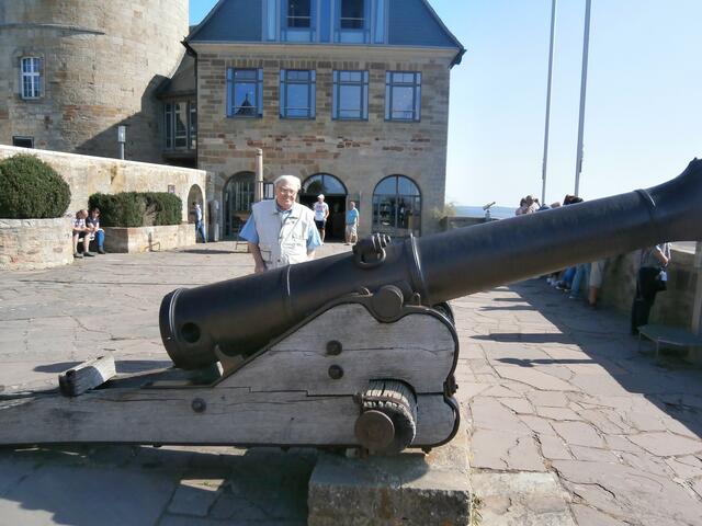 Kanone auf der Aussichtsplattform von Schloss Waldeck.