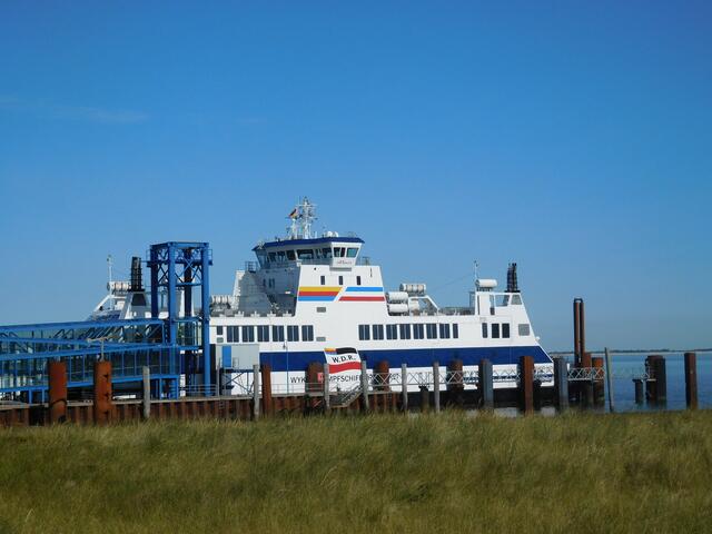 Die "Schleswig Holstein" kurz vor der Abfahrt