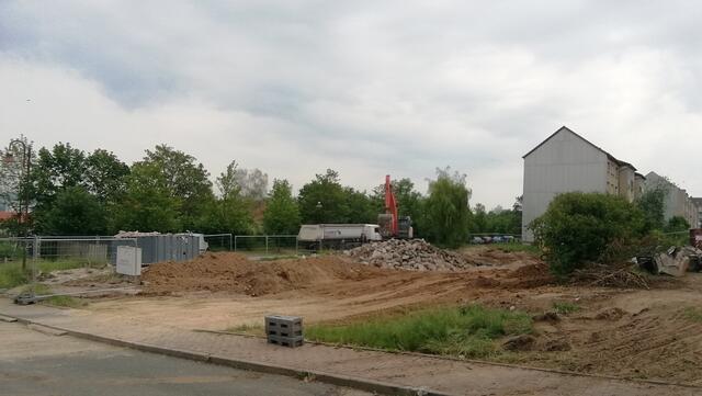 Abriss von einem Neubaublock von 19 März bis19 Juli 2020 !