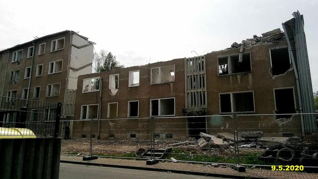 Abriss von einem Neubaublock von 19 März bis19 Juli 2020 !