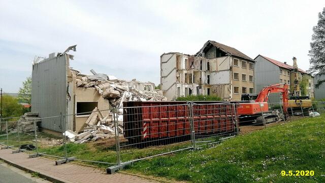 Abriss von einem Neubaublock von 19 März bis19 Juli 2020 !
