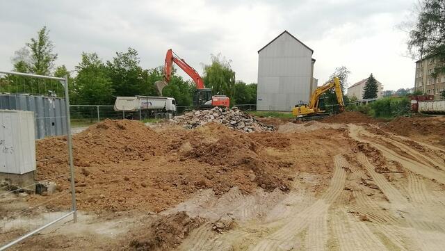 Abriss von einem Neubaublock von 19 März bis19 Juli 2020 !