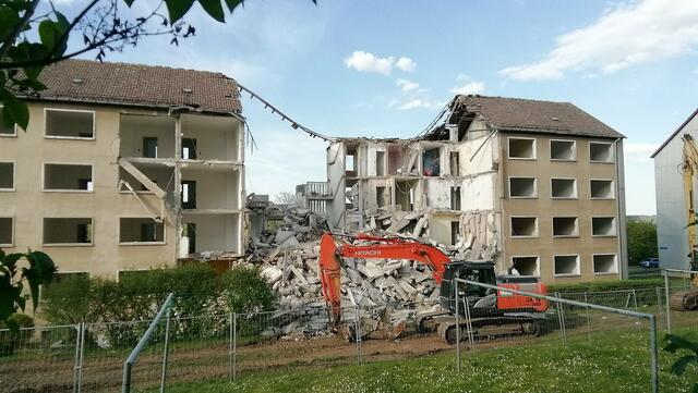 Abriss von einem Neubaublock von 19 März bis19 Juli 2020 !