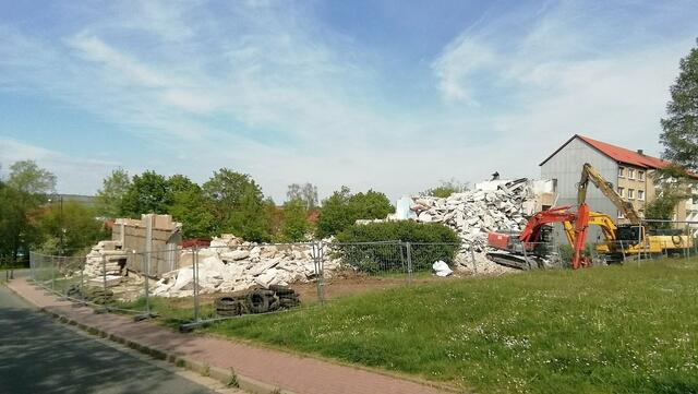 Abriss von einem Neubaublock von 19 März bis19 Juli 2020 !