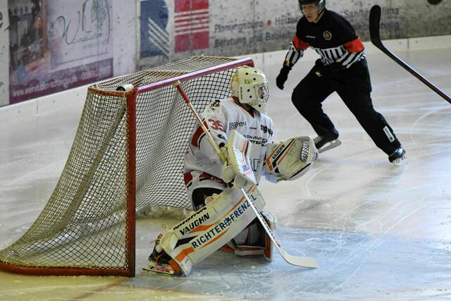 EHC-Goalie Marc-Michael Henne war der beste Königsbrunner Akteur.