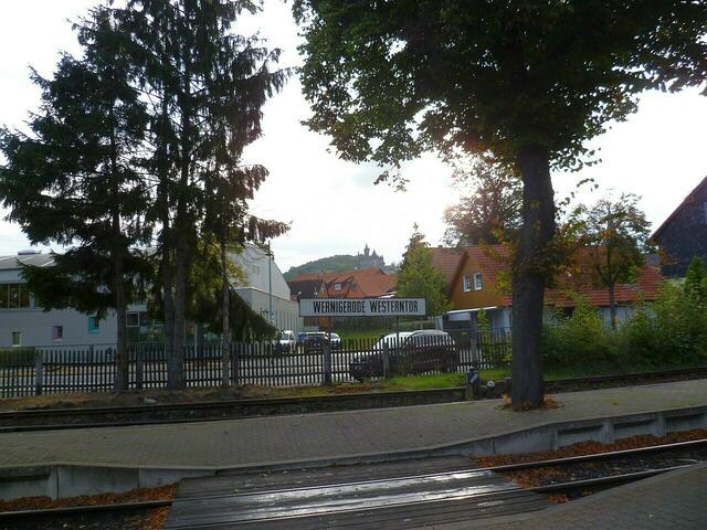 Bahnhof Wernigerode Westerntor der Harzer Schmalspurbahn. Ein Bahnhof mit Schlossblick.
