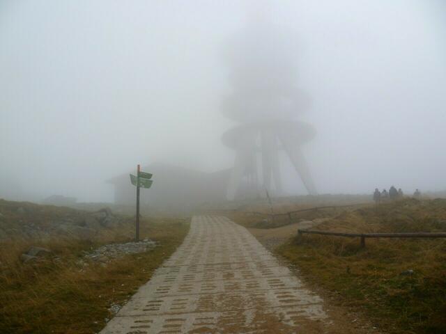 Immer noch Nebel. Der Fernsehturm.