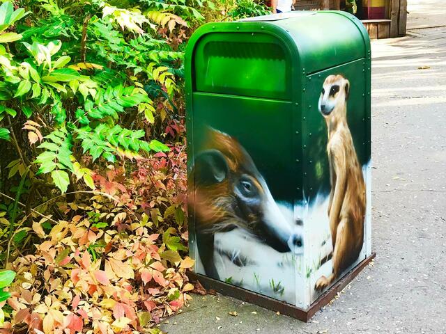 Erinnerungen 2018. 
13. Oktober 2018. Erlebnis-Zoo Hannover. Neue Abfallbehälter.