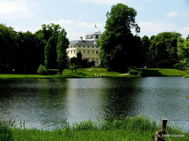 Schloss von Schochs Insel  aus gesehen.
