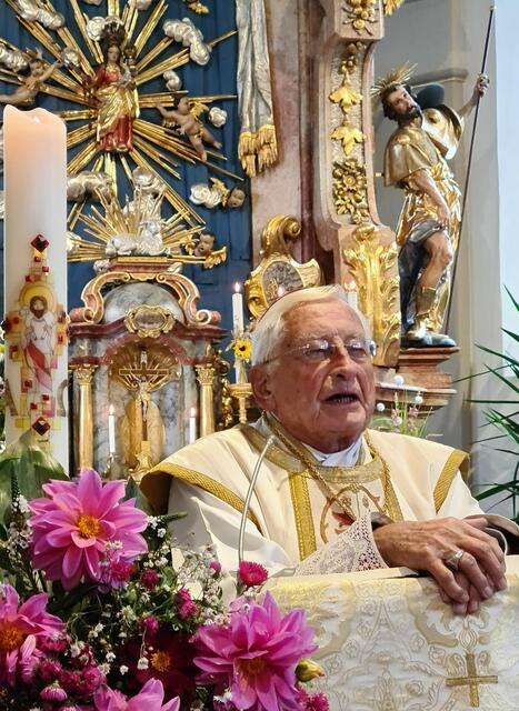 S. E. Diözesan- und Militärbischof emer. Dr. Walter Mixa bei Predigt …