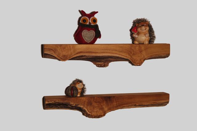 Wandregal aus Holz